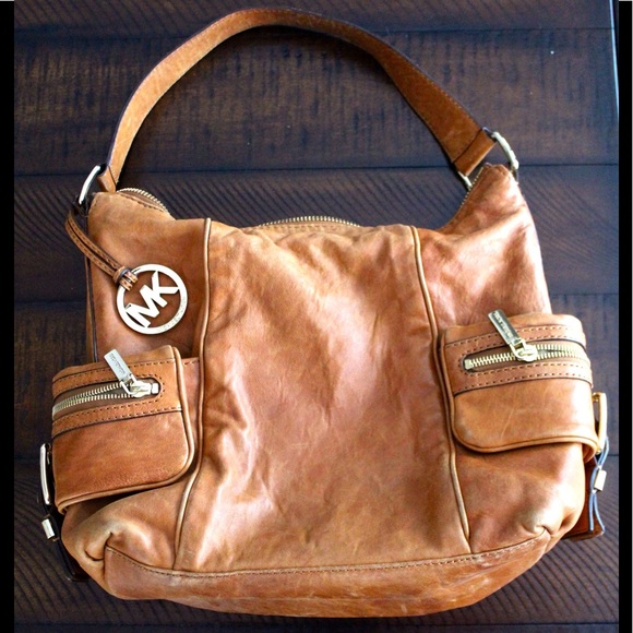 Michael Kors Handbags - Michael Kors Leather Cargo Shoulder Bag